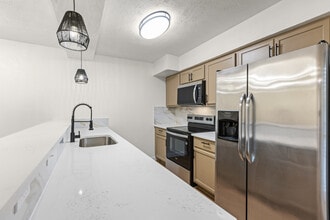 7510 Holly Hill Dr, Unit 152 in Dallas, TX - Building Photo - Building Photo