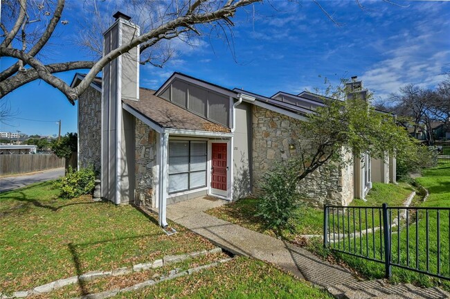 1701 Timberwood Dr in Austin, TX - Building Photo - Building Photo