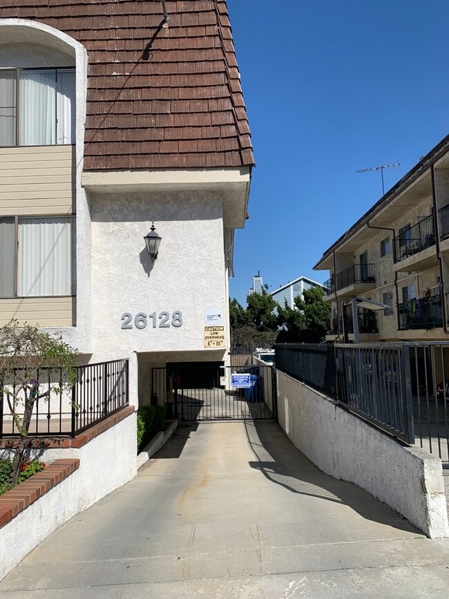 26128 Belle Porte Ave in Los Angeles, CA - Foto de edificio - Building Photo
