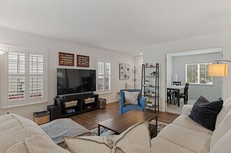 8149 S Mobile Way in Englewood, CO - Foto de edificio - Building Photo