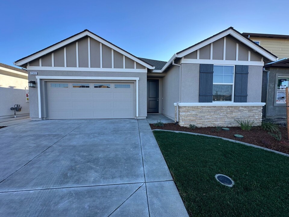 2305 Longmire Lp in Roseville, CA - Building Photo