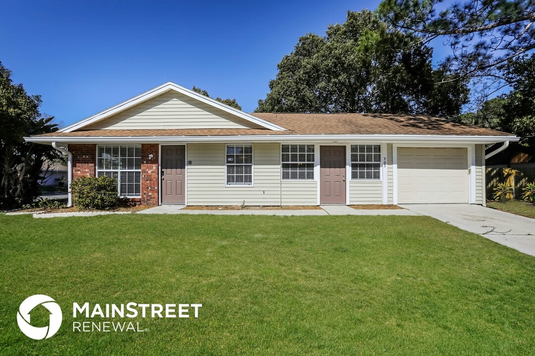 705 Woodlawn Dr in Winter Springs, FL - Foto de edificio