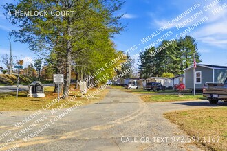 4 Hemlock Ct in Candler, NC - Building Photo - Building Photo