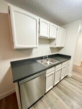 17792 Webster Rd in Gladstone, OR - Foto de edificio - Building Photo