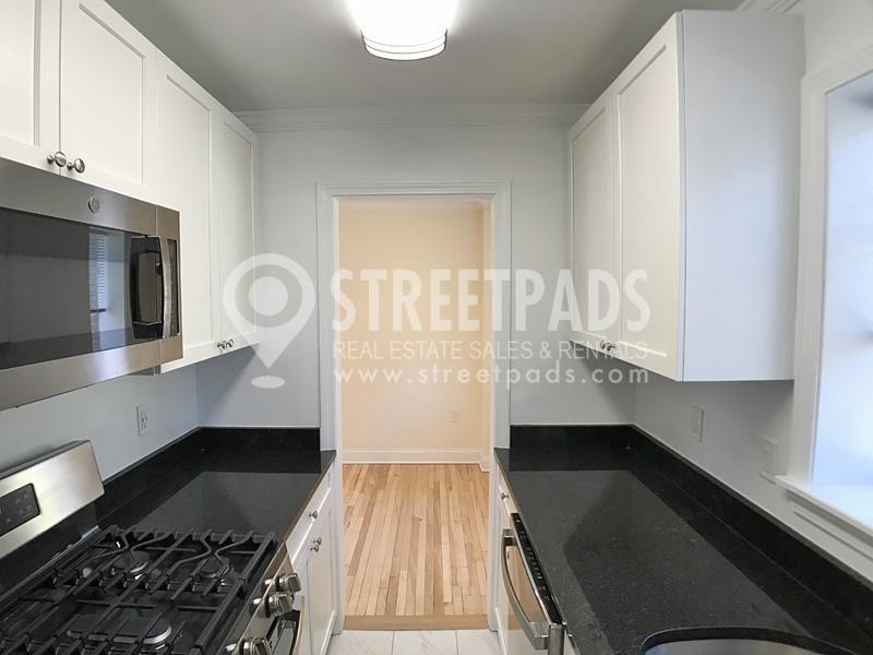80 St Paul St in Brookline, MA - Building Photo