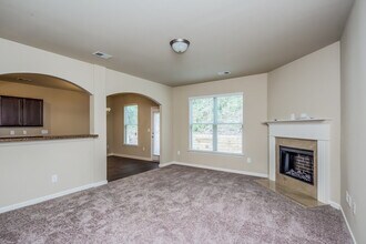 258 Stillwood Dr in Newnan, GA - Building Photo - Building Photo