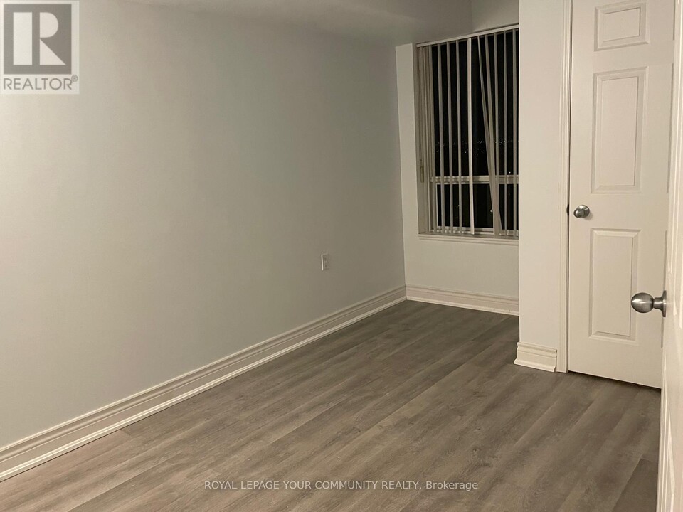 35-1835 Finch Ave E in Toronto, ON - Building Photo