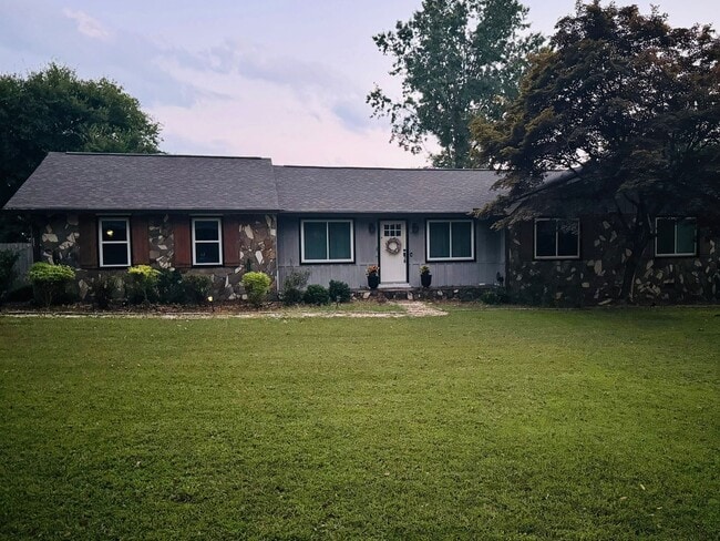 91 Bishop Dr NW