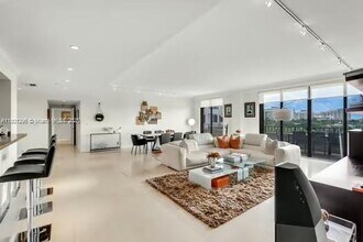 151 Crandon Blvd in Key Biscayne, FL - Building Photo - Building Photo