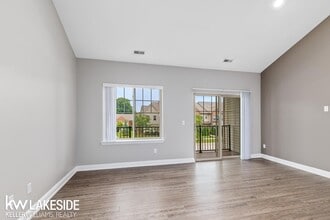 45732 Utica Park Blvd in Utica, MI - Building Photo - Building Photo