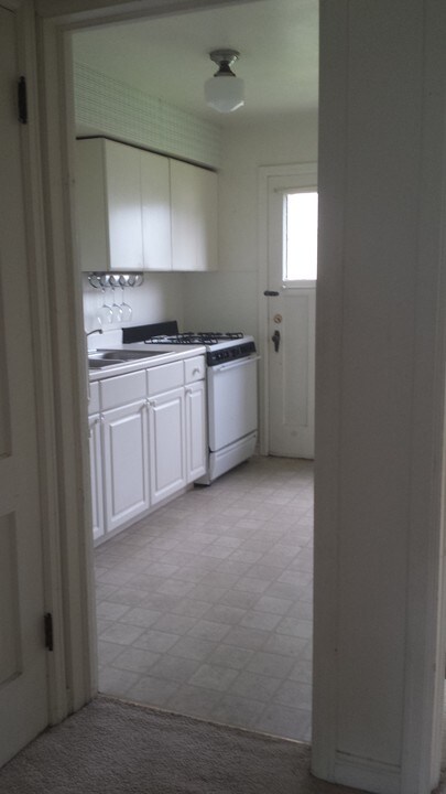 8410 W Watertown Plank Rd in Wauwatosa, WI - Building Photo