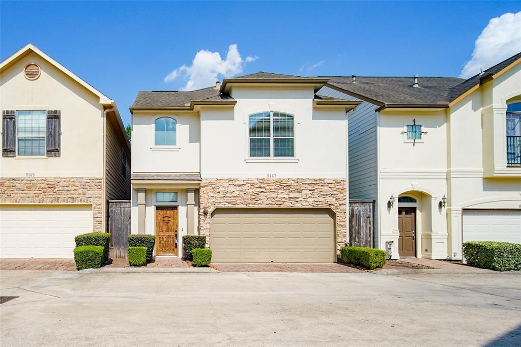 9147 Lago Crest Dr in Houston, TX - Building Photo