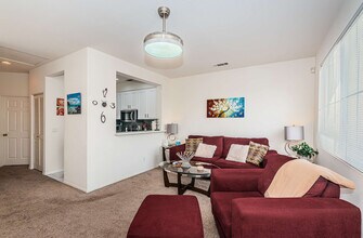 6127 Rancho Brida in Carlsbad, CA - Foto de edificio - Building Photo