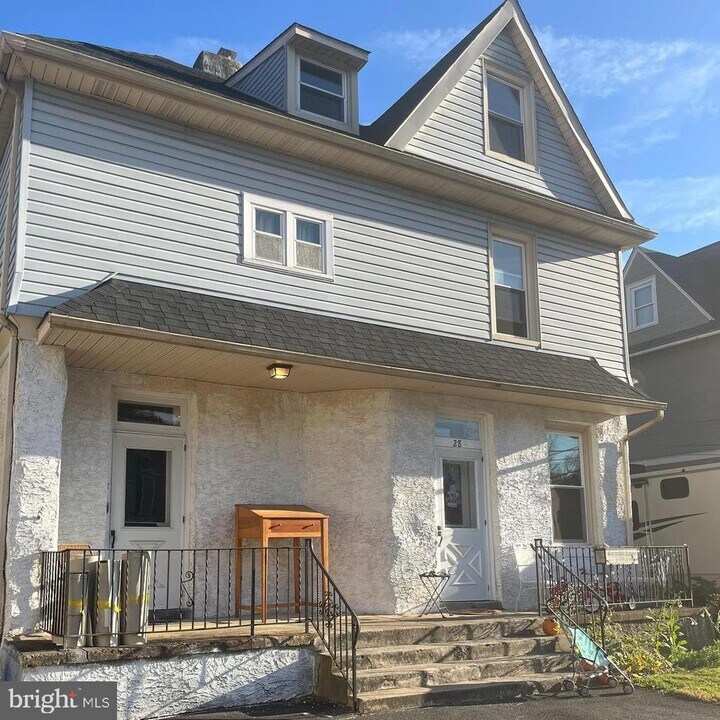 28 Park Ave in Oreland, PA - Building Photo