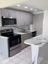 9321 SW 4th St, Unit Southwind Condominium Wes in Miami, FL - Building Photo