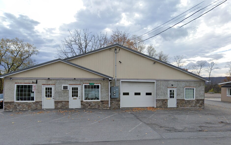 338 Buchanan Trl in McConnellsburg, PA - Building Photo