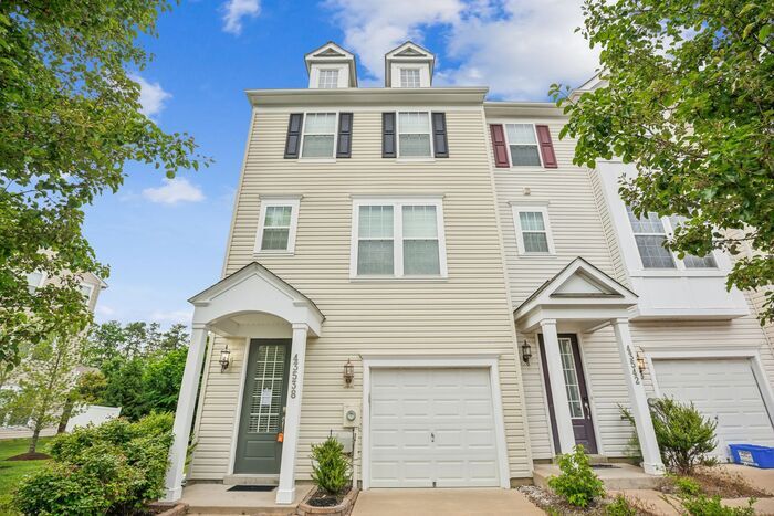 43538 Marguerite Way in California, MD - Building Photo
