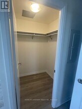 3270 Sheppard Ave E in Toronto, ON - Building Photo - Building Photo