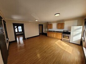 3225 5th Ave in Des Moines, IA - Building Photo