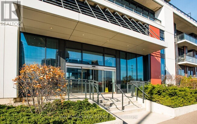 55 Eglinton Ave W in Mississauga, ON - Building Photo - Building Photo