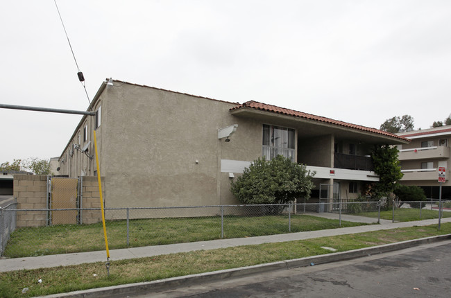 6025 Fullerton Ave in Buena Park, CA - Foto de edificio - Building Photo