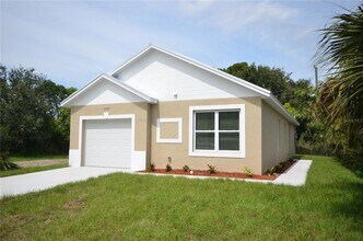 3305 Bassie Ct in Ft. Myers, FL - Foto de edificio - Building Photo