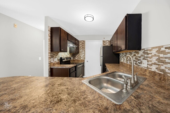 1545 Crystal Rock Ct in Round Lake Beach, IL - Building Photo - Building Photo