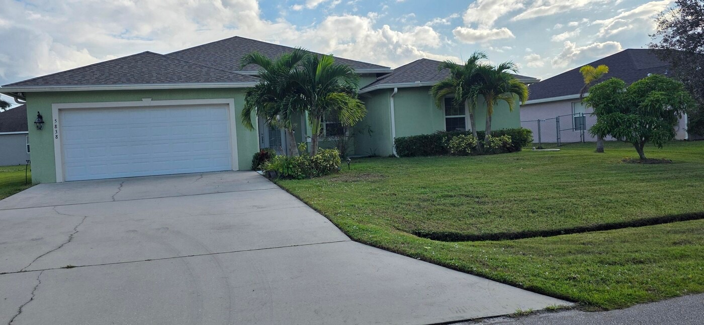 5838 NW Gillespie Ave in Port St. Lucie, FL - Building Photo
