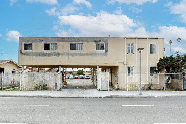 4114-4116 W Century Blvd in Inglewood, CA - Foto de edificio - Building Photo