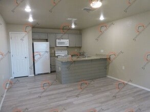 1216 W Manana Blvd in Clovis, NM - Building Photo - Building Photo