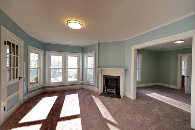 197 Western Ave, Unit 2 - Upstairs in Brattleboro, VT - Building Photo - Building Photo