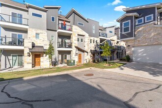 7203 Bassett Ct in Austin, TX - Building Photo - Building Photo