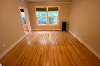 901 NE 43rd St, Unit 204 in Seattle, WA - Building Photo - Building Photo