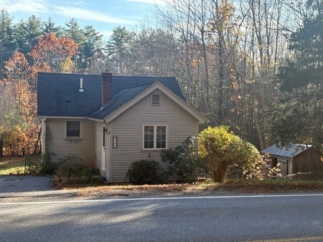 505 Lancaster Ave in Lunenburg, MA - Foto de edificio