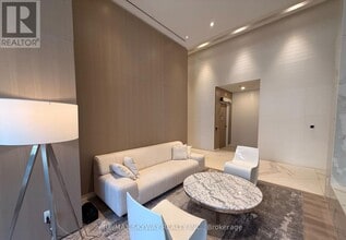 370 Martha St in Burlington, ON - Building Photo - Building Photo