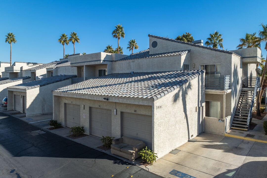 La Mirage Condominiums in Las Vegas, NV - Building Photo