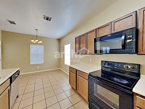 10315 Rosewood Crk in San Antonio, TX - Building Photo - Building Photo