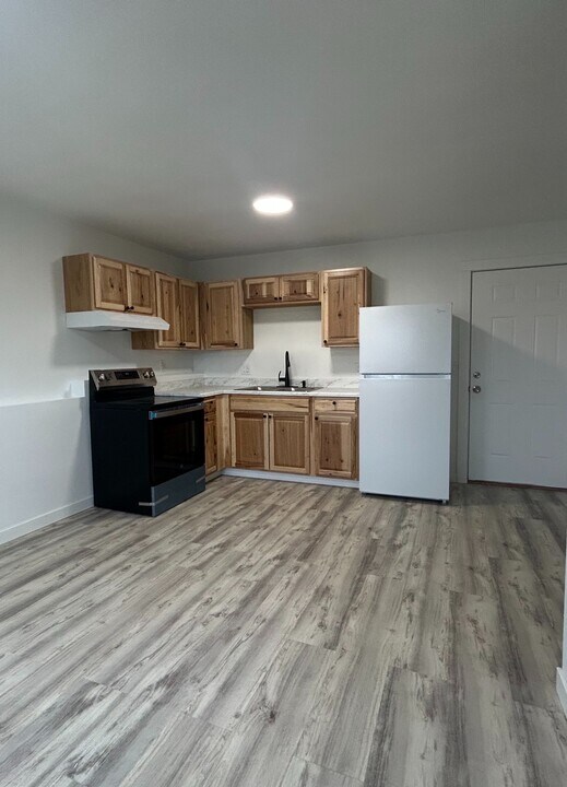 1710 Muldoon Cir in Anchorage, AK - Building Photo