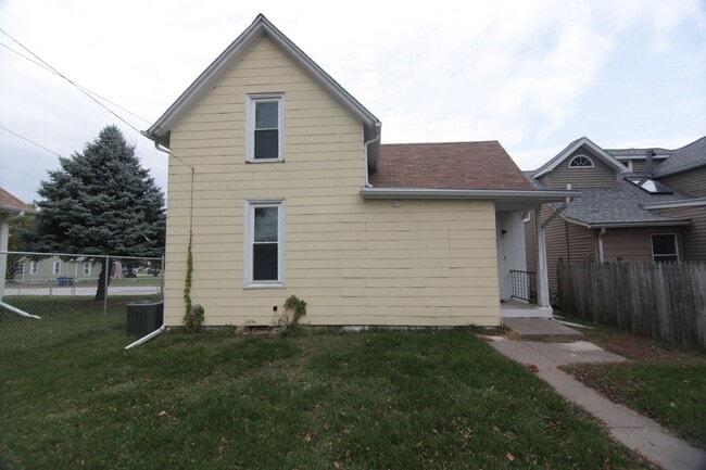 1645 W 17th St in Davenport, IA - Foto de edificio - Building Photo