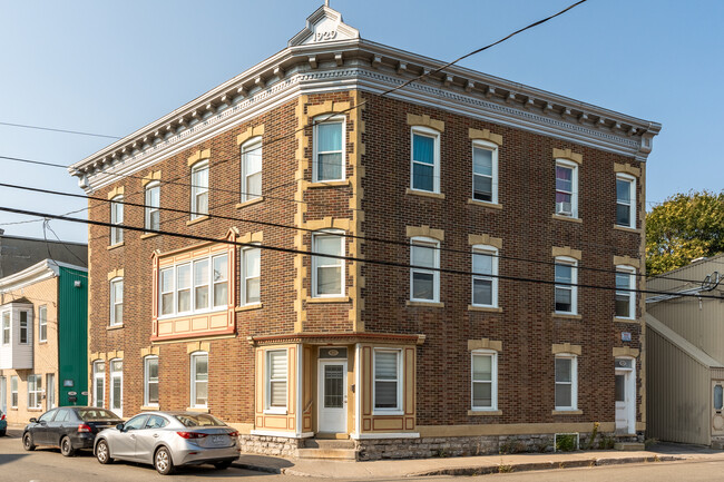 594 Napoléon Rue in Québec, QC - Building Photo - Primary Photo