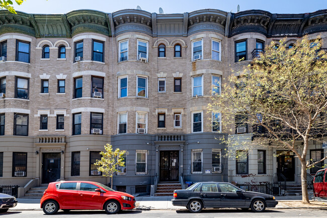 242 New York Avenue in Brooklyn, NY - Foto de edificio - Building Photo