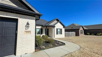 610 Captain Hopkins St in Prairie Grove, AR - Building Photo - Building Photo
