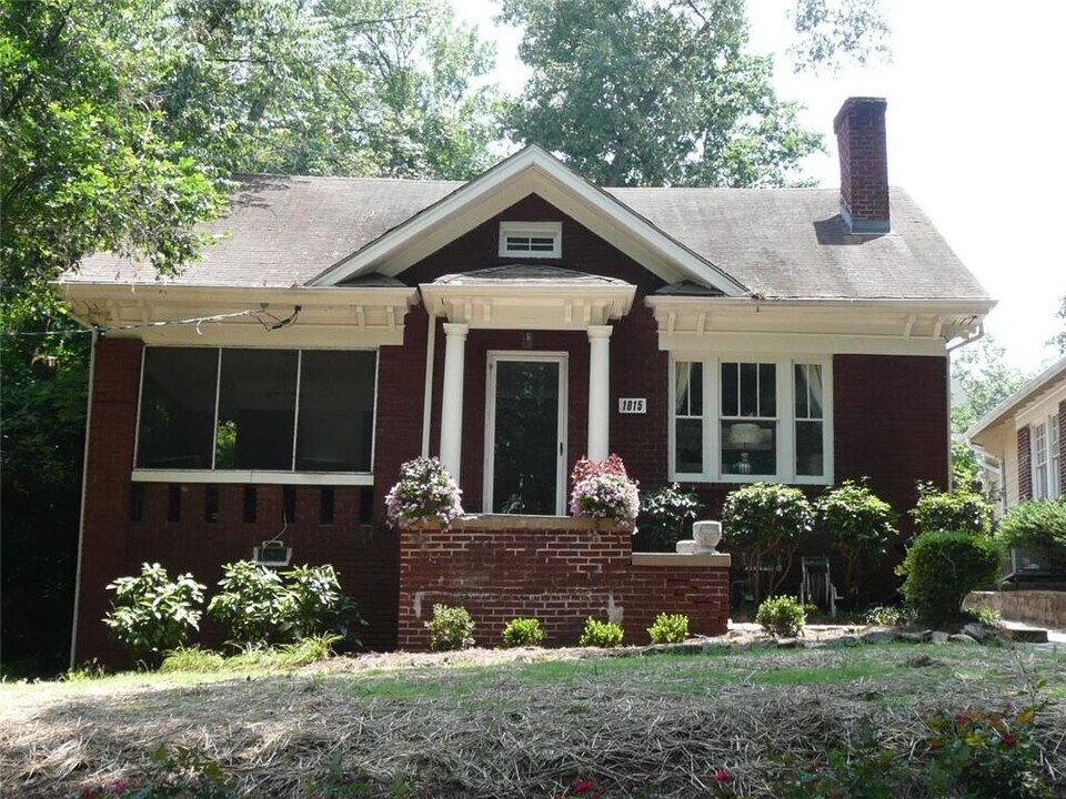 1015 McLynn Ave NE in Atlanta, GA - Foto de edificio