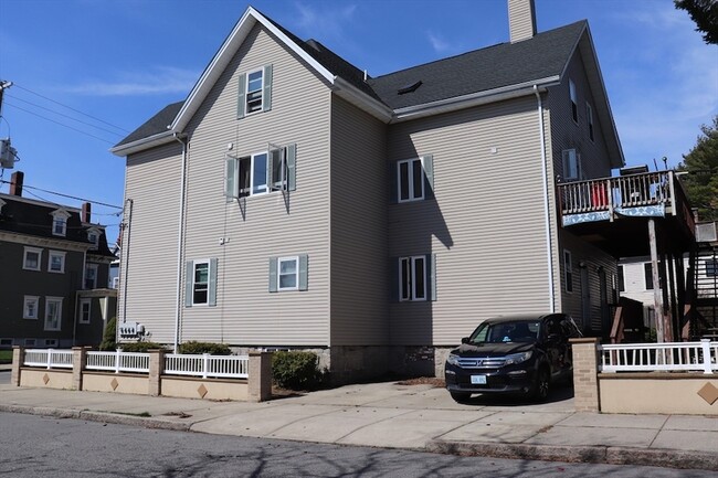 484 Walnut St in Fall River, MA - Foto de edificio - Building Photo
