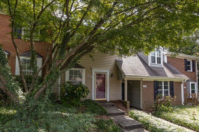 2745 Cottage Pl in Greensboro, NC - Building Photo - Building Photo