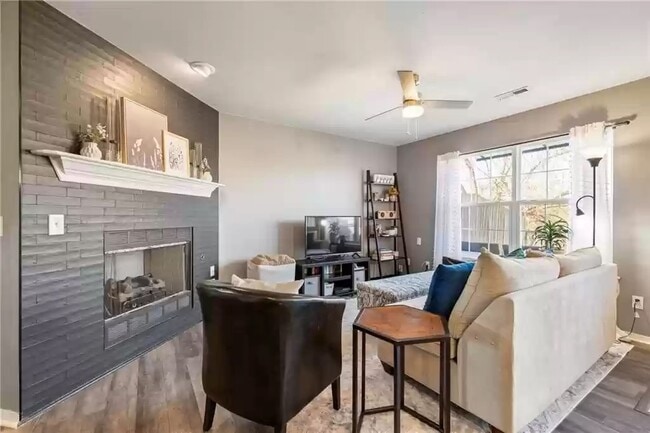 property at 894 W Peachtree Dr