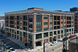 Oaks Centropolis in Kansas City, MO - Foto de edificio - Primary Photo