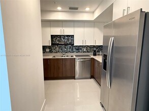 10950 NW 82nd St in Doral, FL - Building Photo - Building Photo