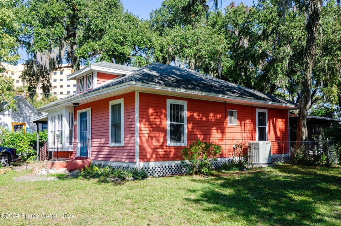 1211 Houston St in Melbourne, FL - Foto de edificio