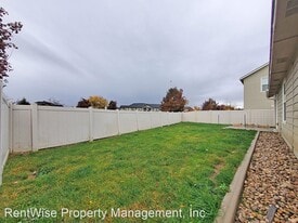 1036 W Pebblestone St